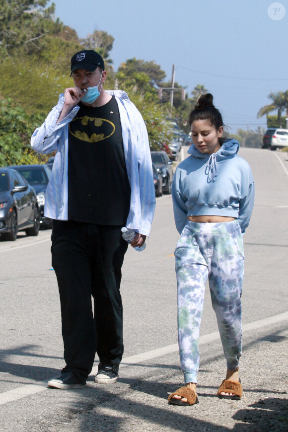 Exclusif - Matthew Perry passe la fête des mères (mother's day) avec son père John et un groupe de famille proche à Los Angeles le 10 mai 2020.
