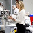 La reine Maxima des Pays-Bas visite l'usine de filtres AFPRO pour la production de masques buccaux médicaux à Alkmaar, le 12 mai 2020.