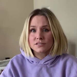 Kristen Bell et Ashley Graham portent leurs dessous comme des masques de protection en visioconférence dans l'émission "Ellentube", le 29 avril 2020.