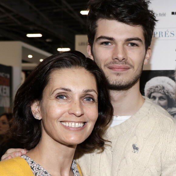 Adeline Blondieau avec son fils Aïtor - Salon du livre de Paris porte de Versailles le 14 mars 2019. © Cédric Perrin/Bestimage