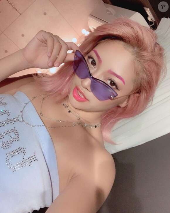 La catcheuse japonaise Hana Kimura sur Instagram. Elle est décédée le vendredi 22 mai 2020. Subissant du cyberharcélement, elle aurait mis fin à ses jours.