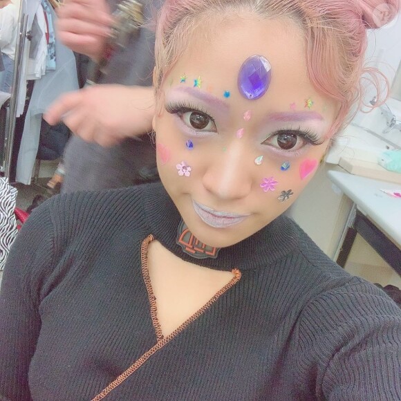 La catcheuse japonaise Hana Kimura sur Instagram. Elle est décédée le vendredi 22 mai 2020. Subissant du cyberharcélement, elle aurait mis fin à ses jours.