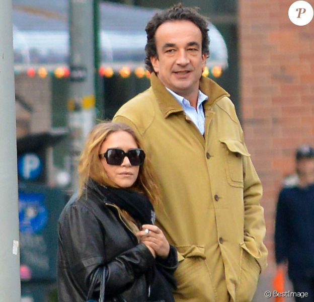 Exclusif - Olivier Sarkozy et sa compagne Mary Kate Olsen se promenent dans les rues de East Village, apres avoir dejeune au restaurant Quartino a New York. Le 18 novembre 2012