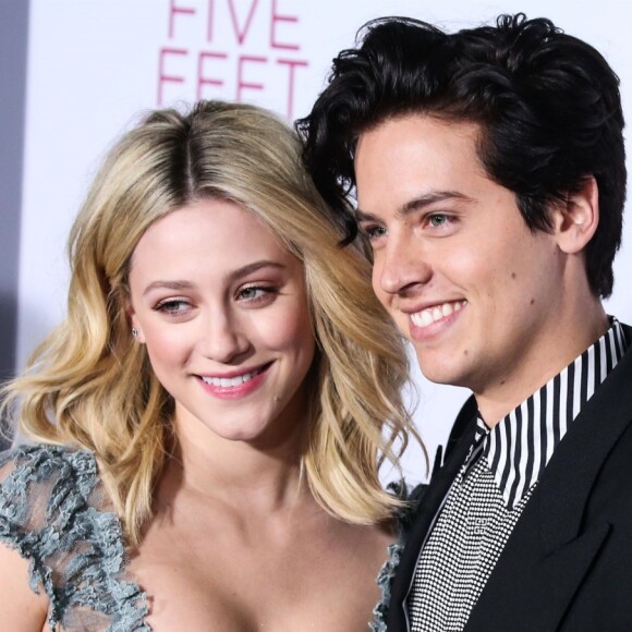 Lili Reinhart et son compagnon Cole Sprouse à la soirée Five Feet Apart à Los Angeles, le 7 mars 2019.