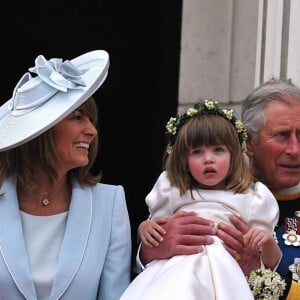 Michael Middleton, Carole Middleton, le prince Charles, la demoiselle d'honneur Eliza Lopes, et Camilla Parker Bowles au balcon du palais de Buckingham - Mariage de Kate Middleton et du prince William d'Angleterre à Londres. Le 29 avril 2011