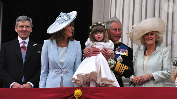 Michael Middleton, Carole Middleton, le prince Charles, la demoiselle d'honneur Eliza Lopes, et Camilla Parker Bowles au balcon du palais de Buckingham - Mariage de Kate Middleton et du prince William d'Angleterre à Londres. Le 29 avril 2011