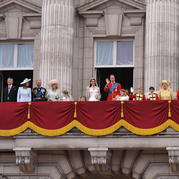 Michael Middleton, Carole Middleton, le prince Charles et Camilla Parker Bowles, duchesse de Cornouailles, la reine Elisabeth II d'Angleterre, le prince Philip, duc d'Edimbourg, Pippa Middleton et le prince Harry - Mariage de Kate Middleton et du prince William d'Angleterre à Londres. Le 29 avril 2011