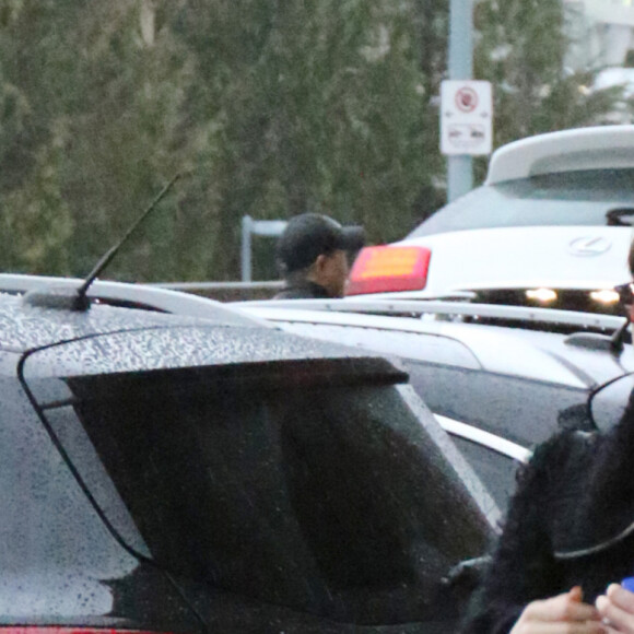 Dakota Johnson arrive sur le tournage du film "Fifty Shades Darker" à Vancouver, le 15 février 2016.