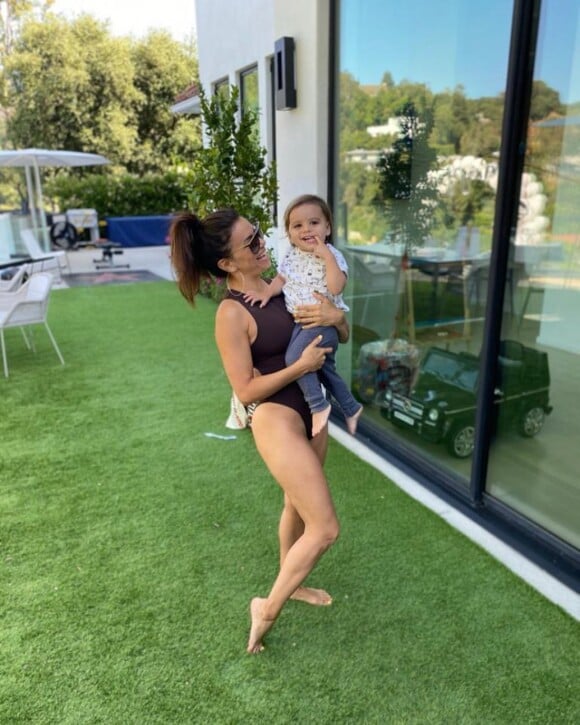 Eva Longoria et son fils Santiago, à Los Angeles. Instagram, le 30 mai 2020.