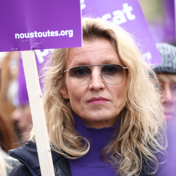 Alexandra Lamy - De nombreuses artistes et personnalités marchent contre les violences sexistes et sexuelles (marche organisée par le collectif NousToutes) de place de l'Opéra jusqu'à la place de la Nation à Paris le 23 Novembre 2019 © Cyril Moreau / Bestimage