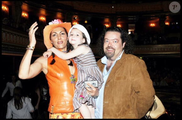 Hermine de Clermont-Tonnerre et son mari Alastair Cuddeford avec leur fille Allegra 01/07/2008