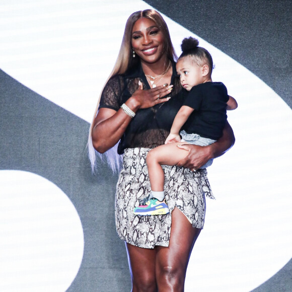 Serena Williams et sa fille Alexis Olympia Ohanian lors du défilé prêt-à-porter Serena Williams Printemps/Eté 2020 à la Fashion Week de New York le 10 septembre 2019.