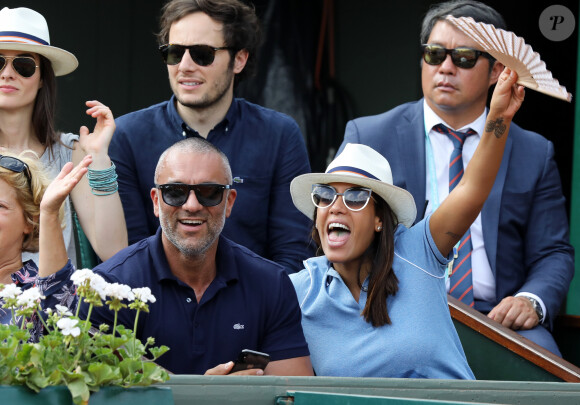 Le chanteur Vianney (Vianney Bureau), sa compagne Catherine Robert, Amel Bent et son mari Patrick Antonelli dans les tribunes des internationaux de tennis de Roland Garros à Paris, France, le 3 juin 2018. © Dominique Jacovides - Cyril Moreau/Bestimage