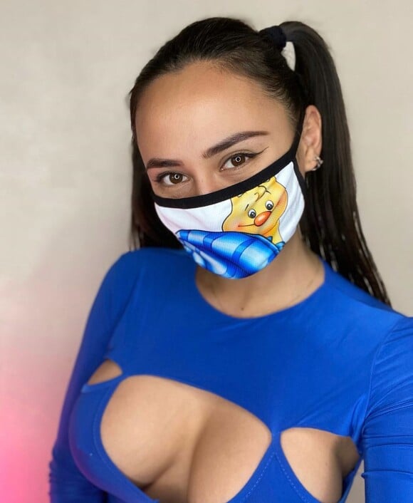 Astrid Nelsia avec un masque sur Instagram, le 10 avril 2020