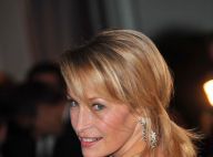 Estelle Lefébure, Julie Depardieu et huit stars dévoilent leur poitrine... contre le cancer du sein ! Regardez !