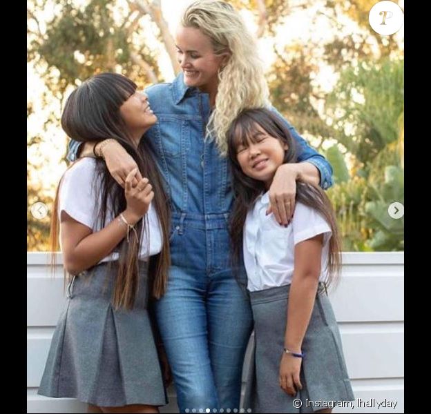 Laeticia Hallyday comblée auprès de ses filles Jade et Joy pour la fête des Mères célébrée le 10 mai 2020 aux Etats-Unis.