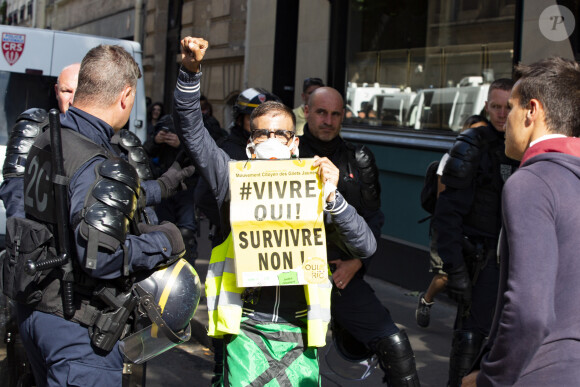 Manifestation des personnels soignants à Paris le 16 juin 2020. © Jack Tribeca / Bestimage