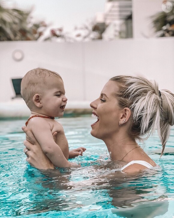 Jessica Thivenin avec Maylone à la piscine, le 30 mai 2020