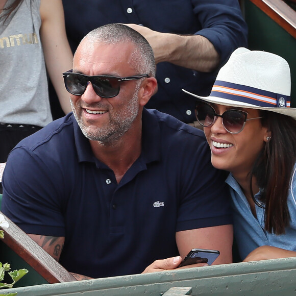 Amel Bent et son mari Patrick Antonelli dans les tribunes des internationaux de tennis de Roland Garros à Paris, France, le 3 juin 2018. © Dominique Jacovides - Cyril Moreau/Bestimage