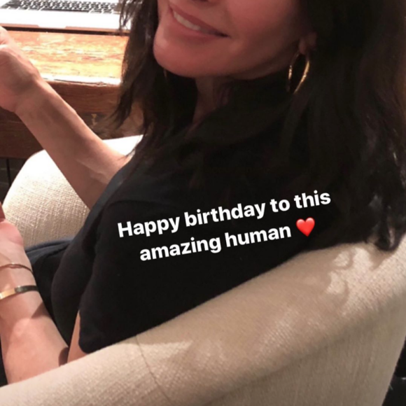 Jennifer Aniston souhaite un joyeux anniversaire à son amie Courteney Cox dans sa story Instagram du 16 juin 2020.
