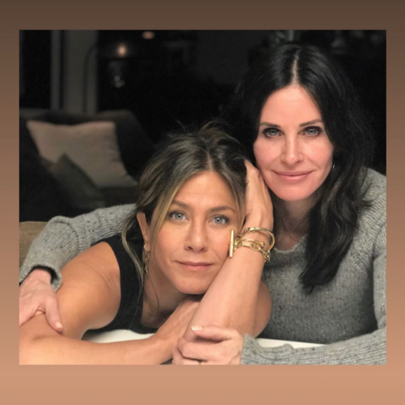 Jennifer Aniston souhaite un joyeux anniversaire à son amie Courteney Cox dans sa story Instagram du 16 juin 2020.