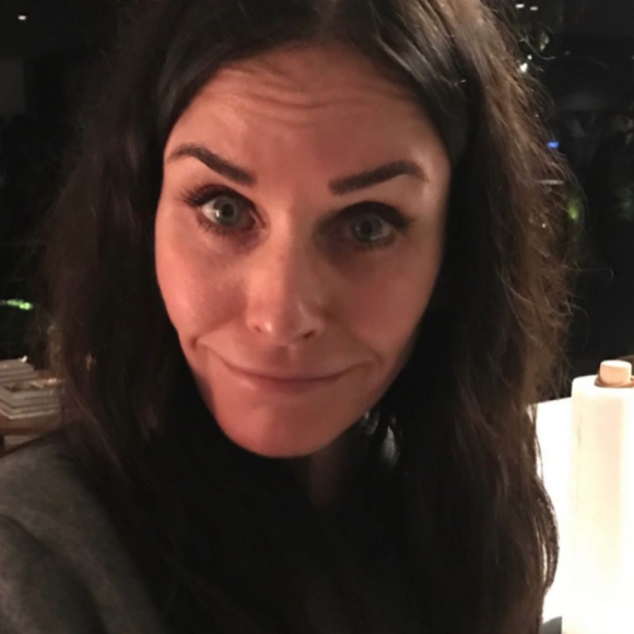 Jennifer Aniston souhaite un joyeux anniversaire à son amie Courteney Cox dans sa story Instagram du 16 juin 2020.