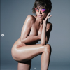Lisa Rinna, entièrement nue, dévoile les lunettes de la collection de Christian Cowan pour Le Specs. Photo de Greg Swales. Juin 2020.