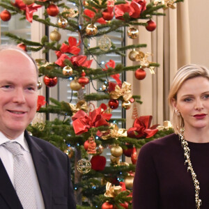 Le prince Albert II de Monaco et la princesse Charlène de Monaco lors de la remise des cadeaux de Noël à la Croix Rouge Monégasque à Monaco le 18 décembre 2019. © Bruno Bebert / Pool Monaco / Bestimage