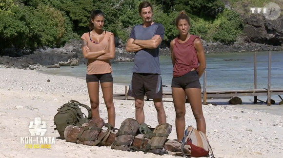 Claude, Naoil et Inès lors de l'épreuve des poteaux durant la finale de "Koh-Lanta, l'île des héros" (TF1) vendredi 5 juin 2020.