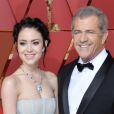 Mel Gibson et Rosalind Ross sur le tapis rouge de la cérémonie des Oscars à Los Angeles le 26 février 2017.