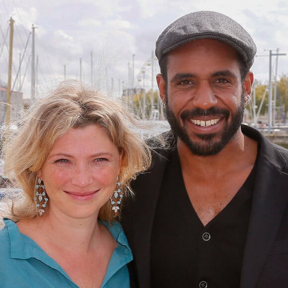 Cécile Bois, Loup-Denis Elion - Photocall de "Envers et contre tous" dans le cadre du 17e festival de fiction TV de La Rochelle sur le Vieux Port à La Rochelle le 11 septembre 2015.