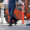 Exclusif - Emma Roberts et son compagnon Garrett Hedlund font un stop dans une station service à Los Angeles le 23 juin 2020.