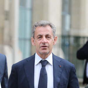 Nicolas Sarkozy a voté vers 9h00 sans son épouse pour le second tour des éléctions municipales à l'école élémentaire Lafontaine dans le 16ème arrondissement de Paris le 28 juin 2020.