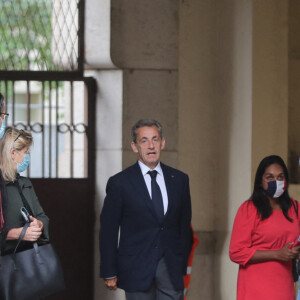 Nicolas Sarkozy a voté vers 9h00 sans son épouse pour le second tour des éléctions municipales à l'école élémentaire Lafontaine dans le 16ème arrondissement de Paris le 28 juin 2020.