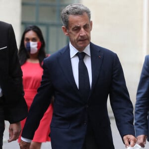 Nicolas Sarkozy a voté vers 9h00 sans son épouse pour le second tour des éléctions municipales à l'école élémentaire Lafontaine dans le 16ème arrondissement de Paris le 28 juin 2020