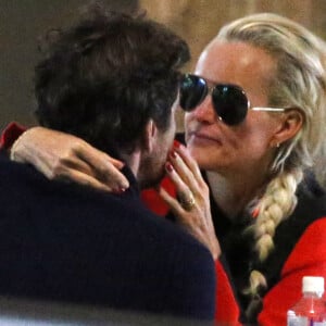 Exclusif - Laeticia Hallyday et son compagnon Pascal Balland lors d'une journée au ski à la station "Big Sky" dans le Montana avec leurs filles respectives, le 16 février 2020.