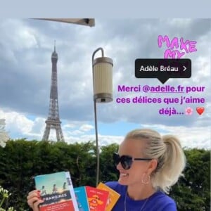 Laeticia Hallyday a été gâtée par Adèle Bréau, qui lui a offert plusieurs de ses livres. La maman de Jade et Joy a déjeuné près de la Tour Eiffel le 20 juin 2020.