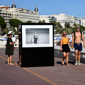 Inauguration de l'exposition des photographies de Nikos Aliagas "Thalassa, peuples de la mer" sur la croisette à Cannes le 25 juin 2020.