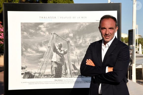 Inauguration de l'exposition des photographies de Nikos Aliagas "Thalassa, peuples de la mer" sur la croisette à Cannes le 25 juin 2020.