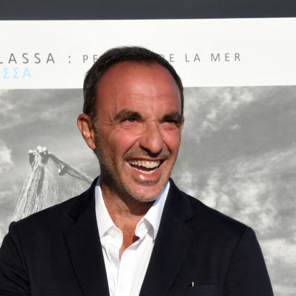 Inauguration de l'exposition des photographies de Nikos Aliagas "Thalassa, peuples de la mer" sur la croisette à Cannes le 25 juin 2020.