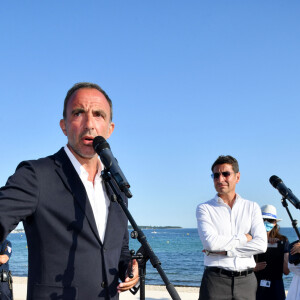 David Lisnard, le maire de Cannes - Inauguration de l'exposition des photographies de Nikos Aliagas "Thalassa, peuples de la mer" sur la croisette à Cannes le 25 juin 2020.