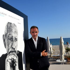 Inauguration de l'exposition des photographies de Nikos Aliagas "Thalassa, peuples de la mer" sur la croisette à Cannes le 25 juin 2020.