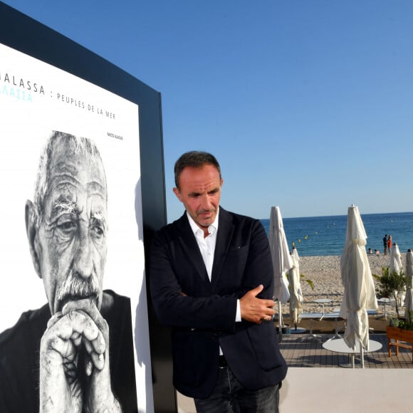 Inauguration de l'exposition des photographies de Nikos Aliagas "Thalassa, peuples de la mer" sur la croisette à Cannes le 25 juin 2020.