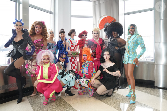Les membres du casting de la saison 12 de l'émission de téléréalité "Rupaul's Drag Race", lors de la visite de l'Empire State Building à New York City, New York, Etats-Unis, le 25 février 2020. © Bryan Smith/Zuma Press/Bestimage