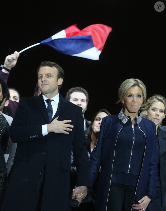 Emmanuel Macron avec sa femme Brigitte Macron (Trogneux), sa fille Tiphaine Auzière - Le président-élu, Emmanuel Macron, prononce son discours devant la pyramide au musée du Louvre à Paris, après sa victoire lors du deuxième tour de l'élection présidentielle le 7 mai 2017