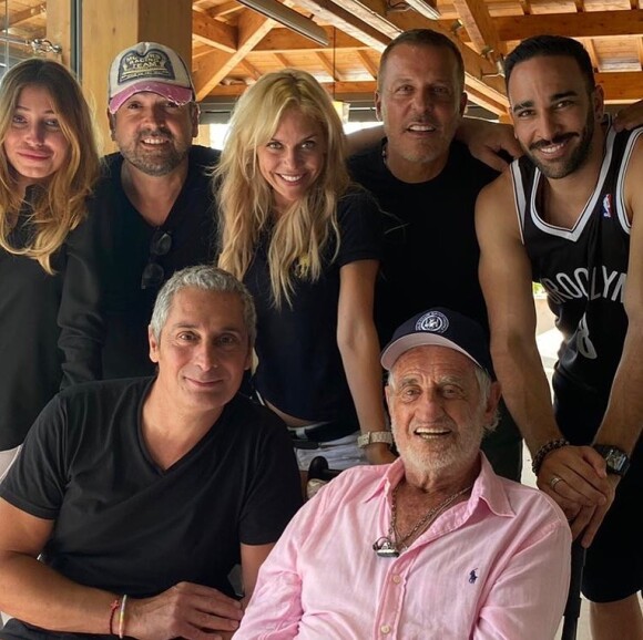 Jean-Paul Belmondo au polo club de Saint-Tropez le 2 juillet 2020, entouré d'Adil Rami, Jean Roch et Jeff Domenech.