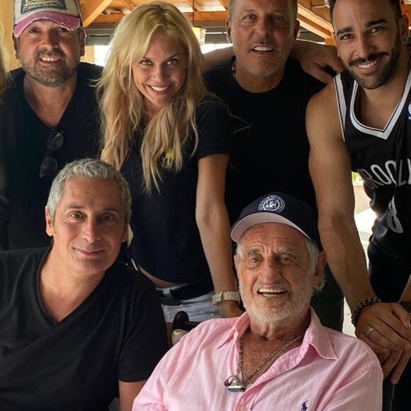 Jean-Paul Belmondo au polo club de Saint-Tropez le 2 juillet 2020, entouré d'Adil Rami, Jean Roch et Jeff Domenech.