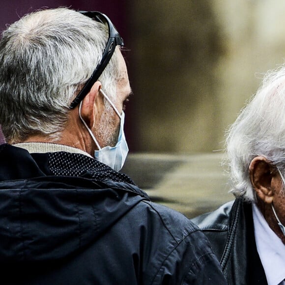 Paul Belmondo et son père Jean-Paul Belmondo - Hommage à Guy Bedos en l'église de Saint-Germain-des-Prés à Paris le 4 juin 2020. © JB Autissier / Panoramic / Bestimage
