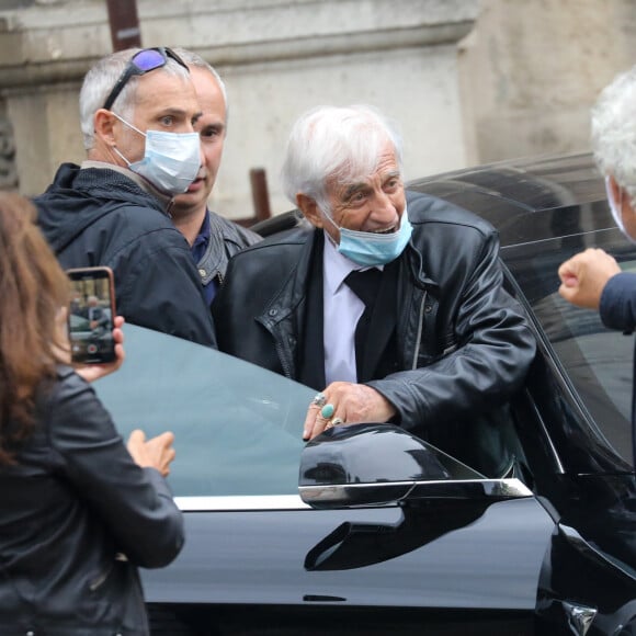 Jean-Paul Belmondo et son fils Paul Belmondo - Sorties - Hommage à Guy Bedos en l'église de Saint-Germain-des-Prés à Paris le 4 juin 2020.