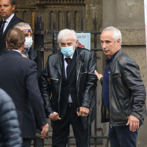 Jean-Paul Belmondo et son fils Paul Belmondo - Sorties - Hommage à Guy Bedos en l'église de Saint-Germain-des-Prés à Paris le 4 juin 2020.